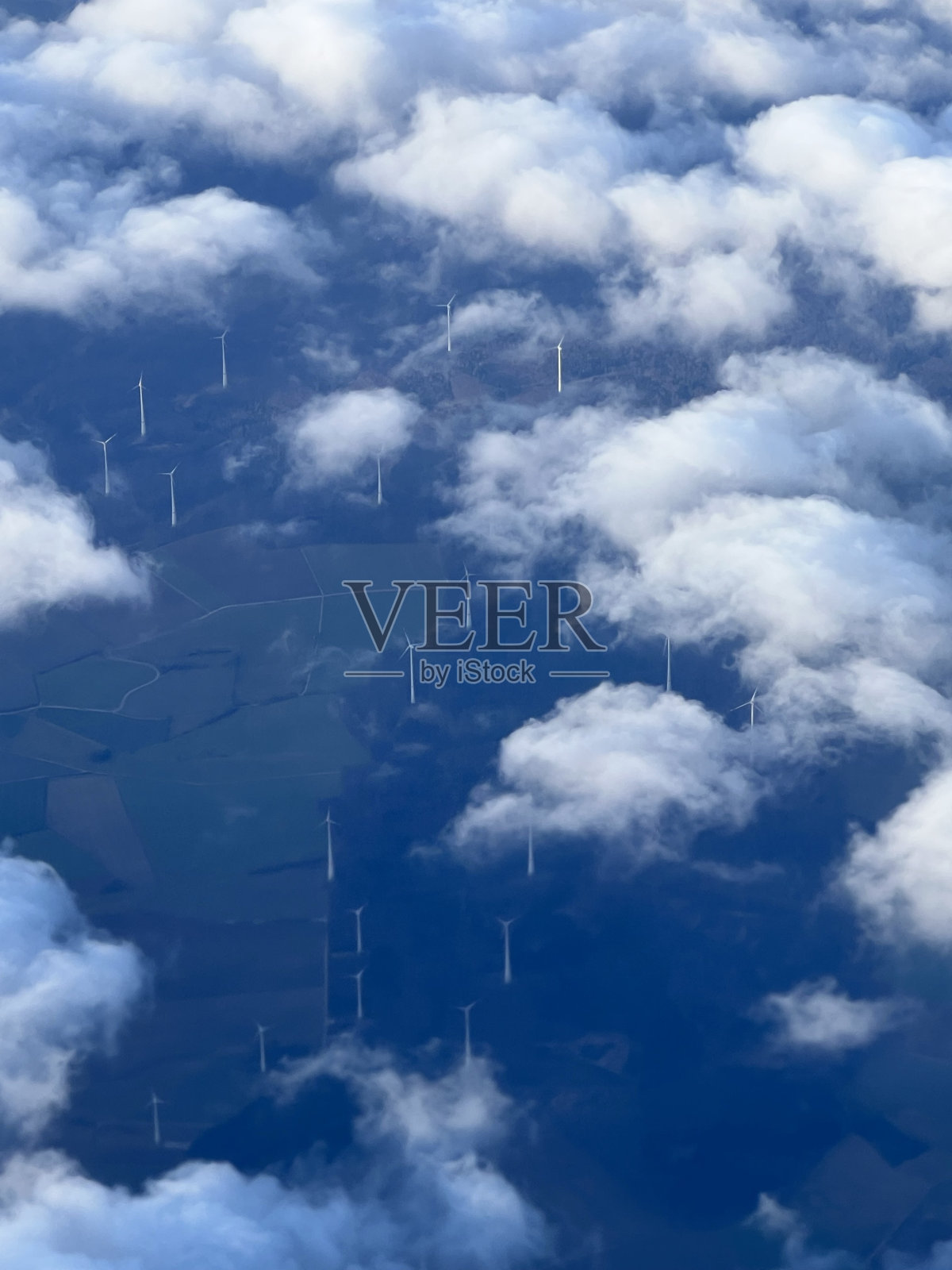 从上方风力发电机涡轮机照片摄影图片