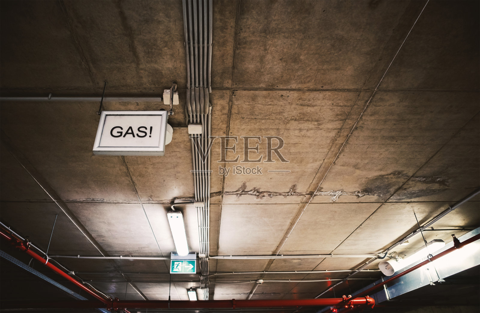 车库的天花板基础设施照片摄影图片