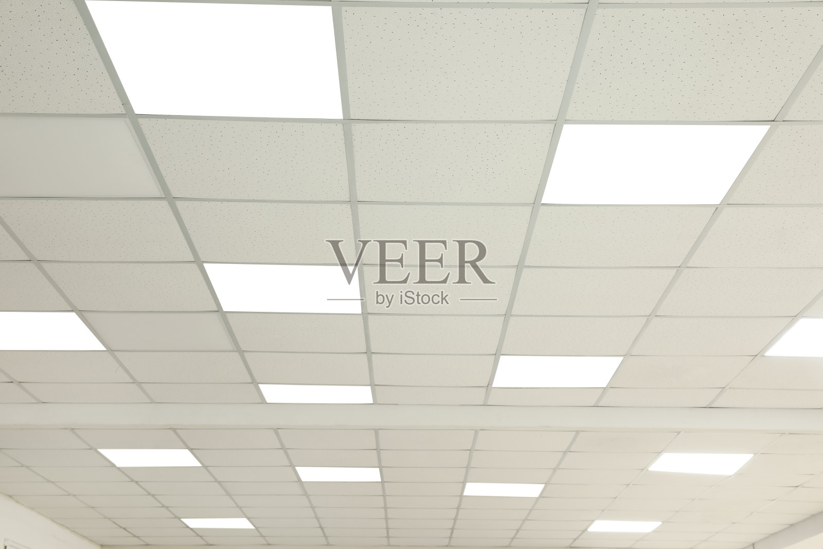 白色天花板，办公室照明照片摄影图片