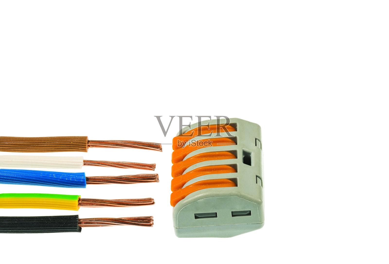 近距离观察电缆的电气布线和连接电线与快速线连接器。瑞典。照片摄影图片