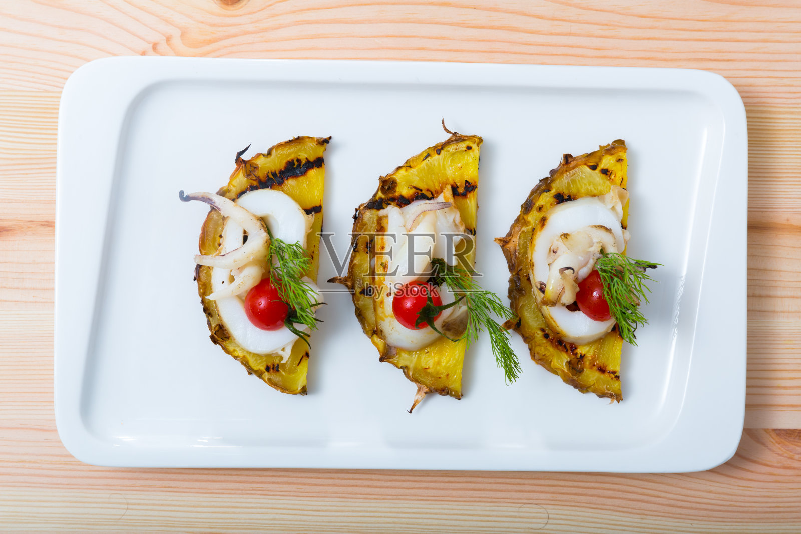 菠萝扒墨鱼照片摄影图片