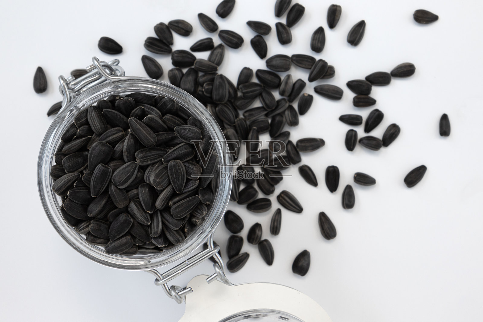 一堆黑色葵花籽，近距离看照片摄影图片