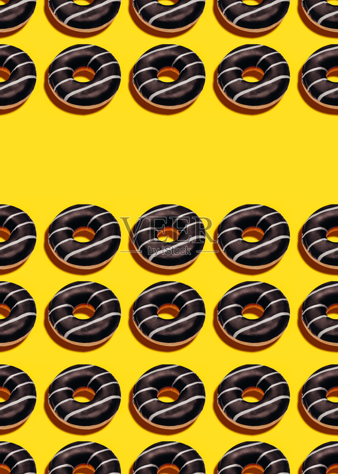 巧克力戒指。俯视图照片与复制空间。照片摄影图片