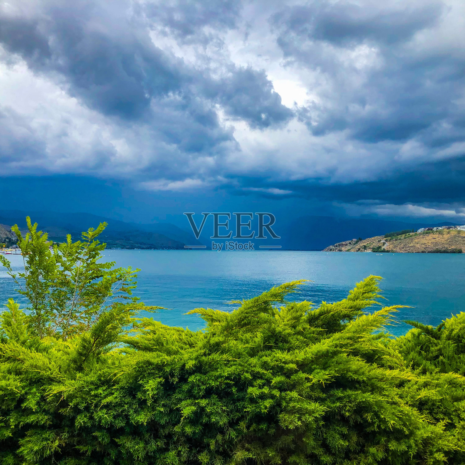 车兰湖遭遇风暴照片摄影图片