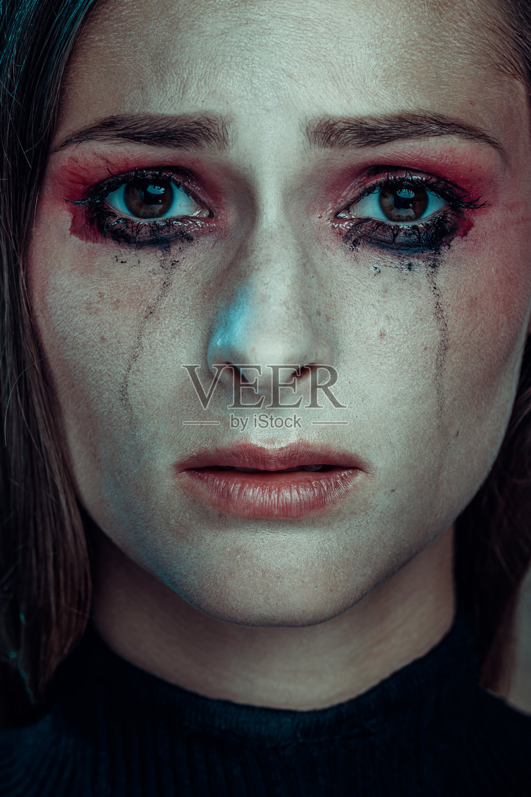 哭泣的女人照片摄影图片