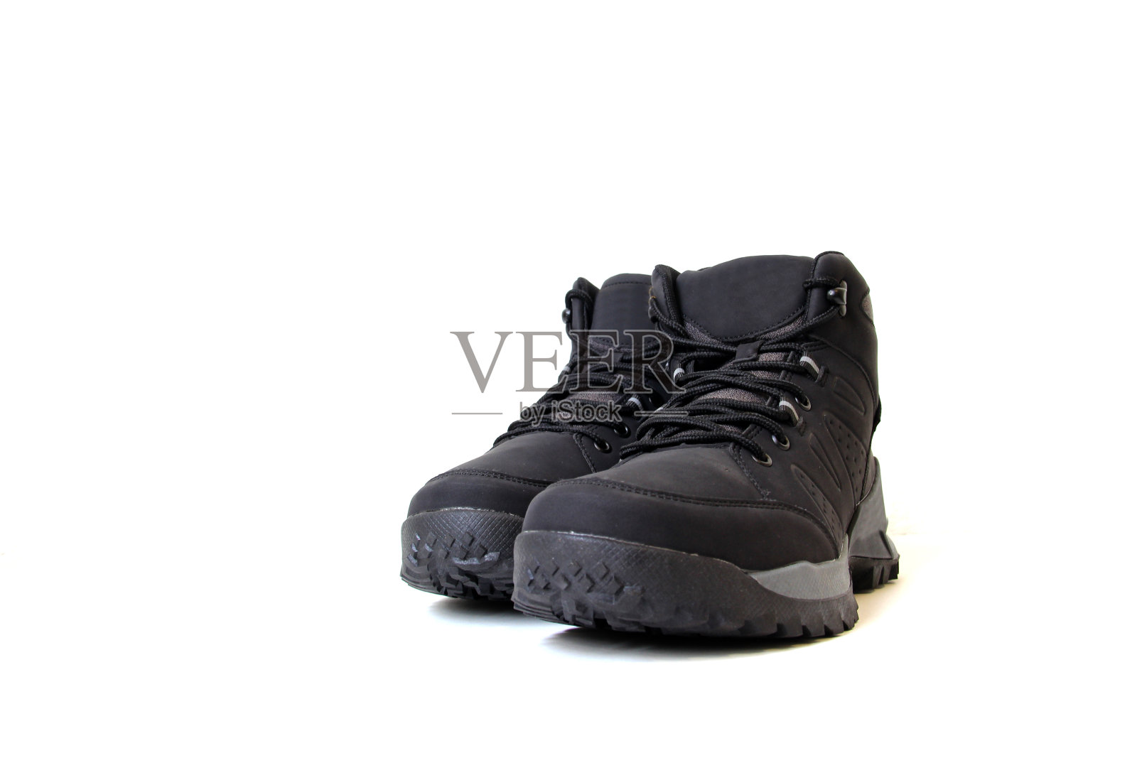 登山鞋适合想要登山的男女，鞋底坚固防滑，可以在假期或周末冒险时保持稳定和自由照片摄影图片