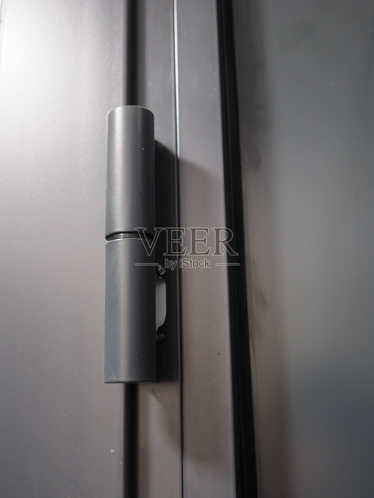 门铰链是铰链的一种。将门固定在门框上，提供开启和关闭。铰链，转动运动副。两部分可移动连接，用于旋转运动照片摄影图片