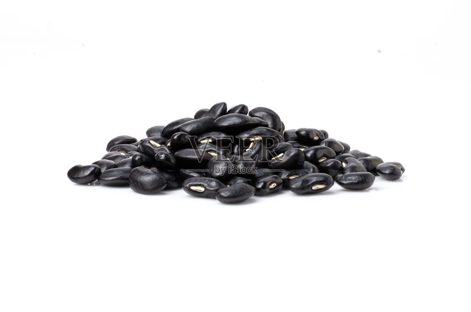黑豆孤立在白色上照片摄影图片