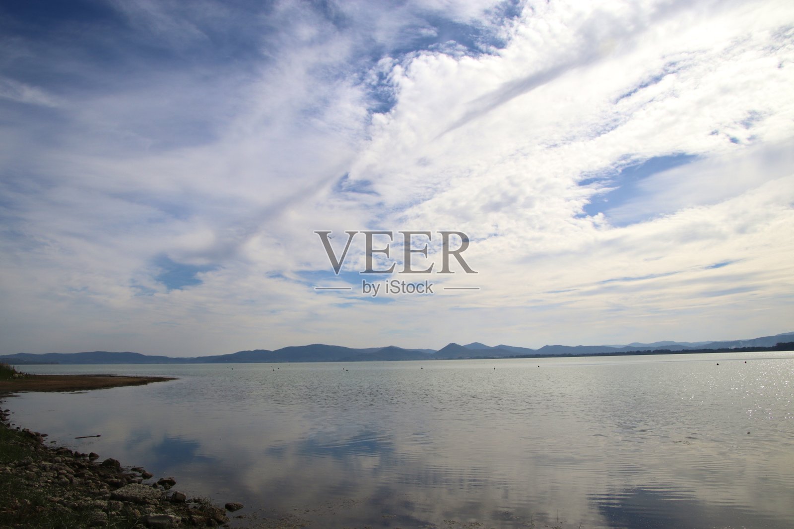 特拉西梅诺湖照片摄影图片