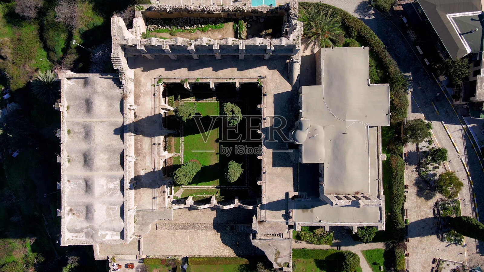 塞浦路斯Kyrenia的Bellapais修道院村照片摄影图片