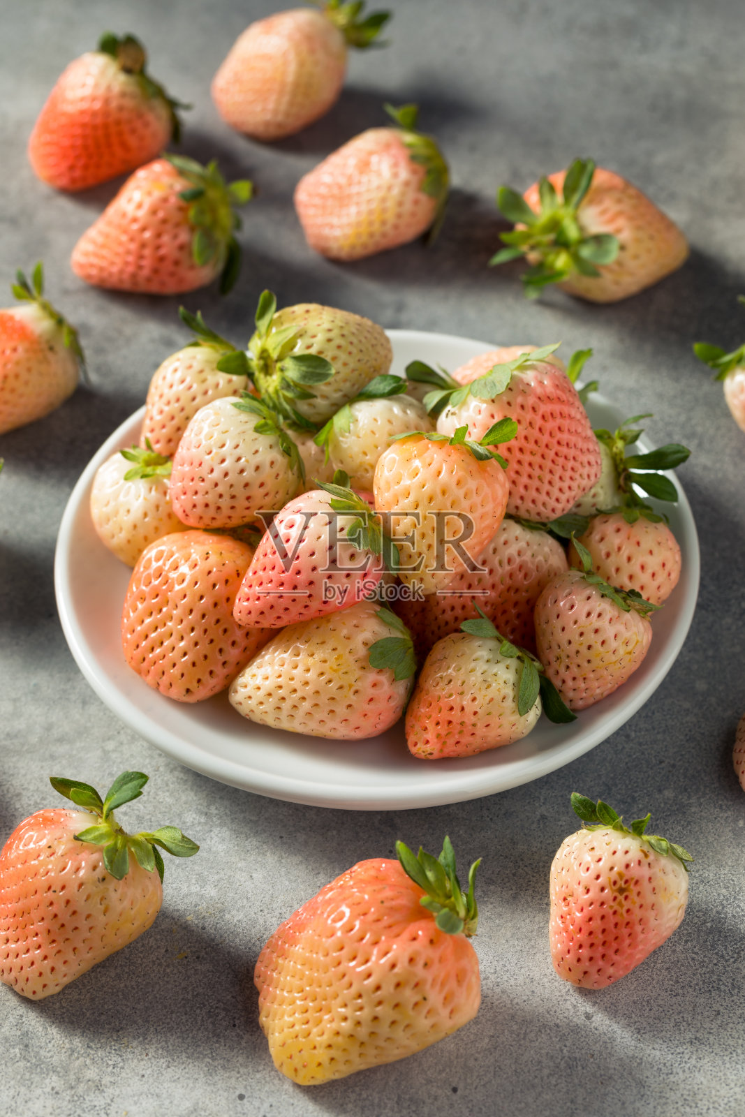 有机生粉红色菠萝莓照片摄影图片