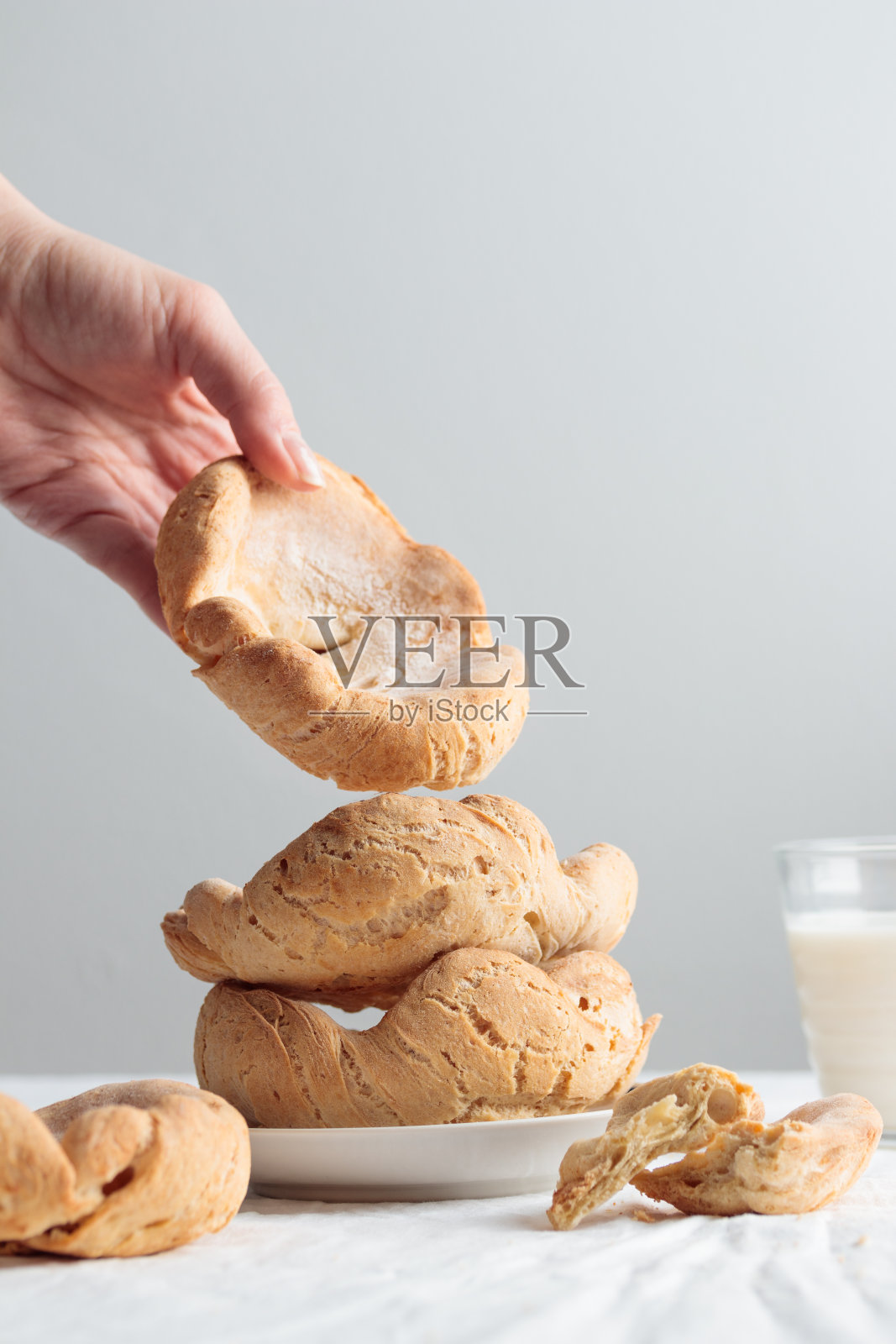 自制牛奶糕点早餐照片摄影图片