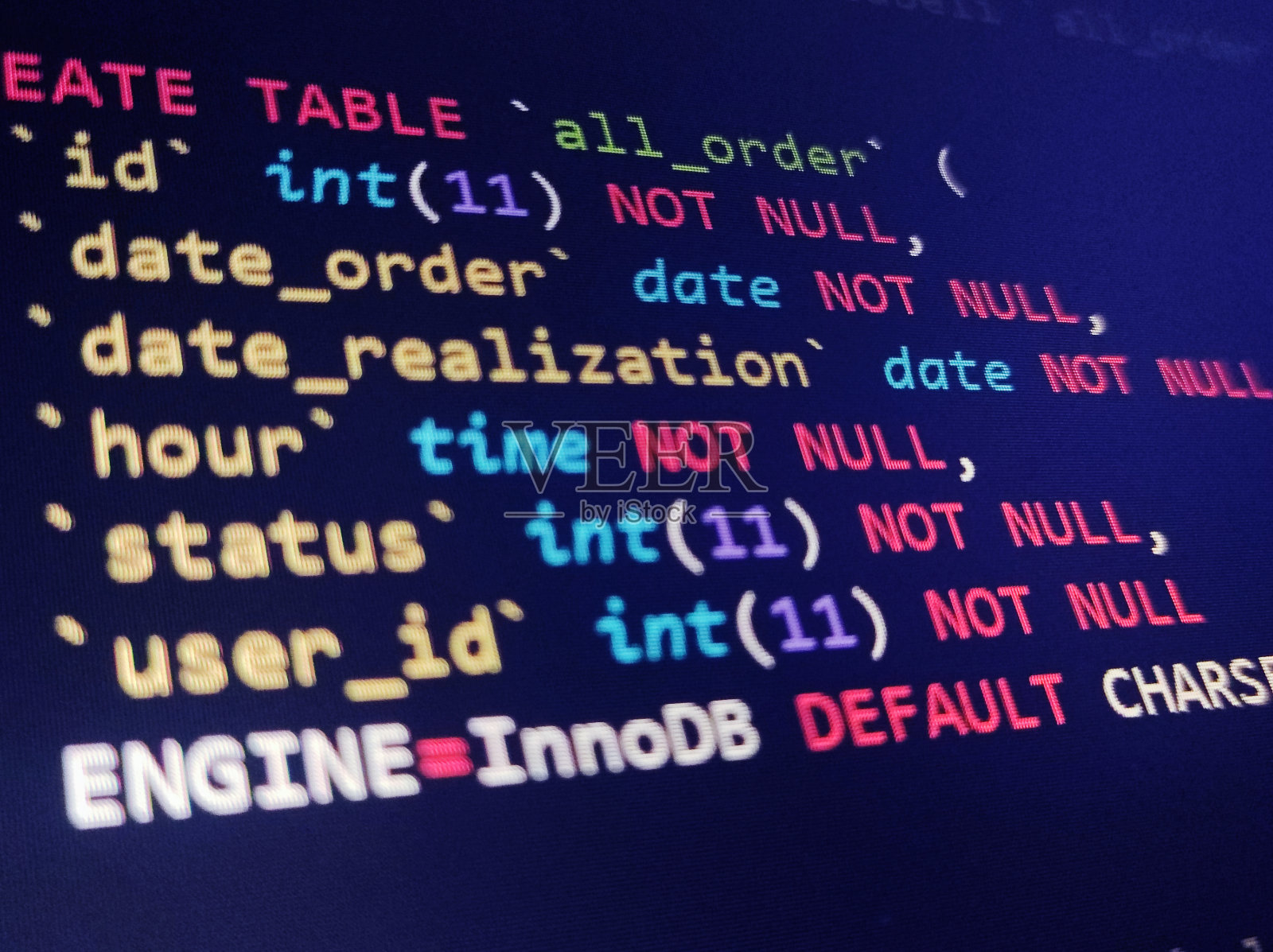 编码屏幕编程源码。抽象的技术背景。网络攻击或安全概念。黑客监控程序。软件开发照片摄影图片