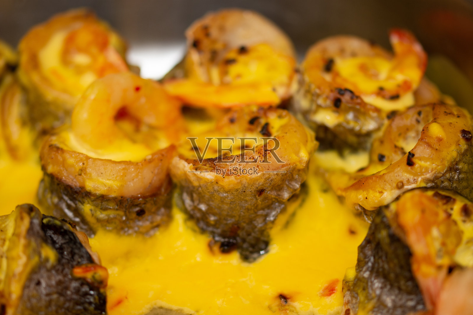 水煮鲈鱼配虾酱照片摄影图片