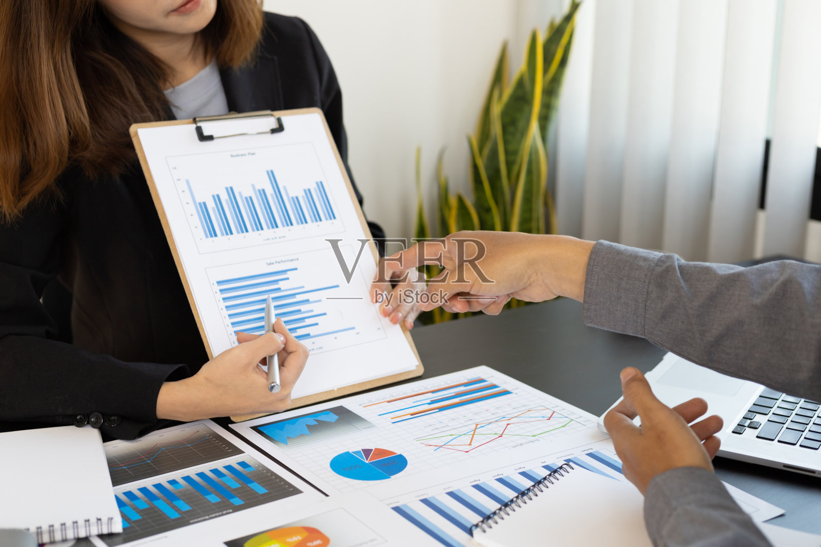 商业分析和商业计划咨询会议照片摄影图片