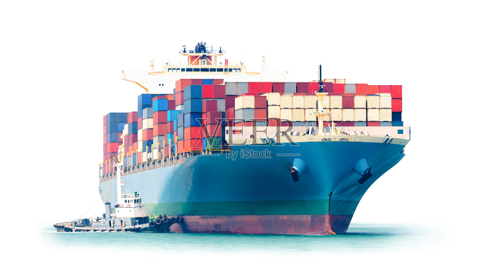 集装箱货船与拖轮在白色背景下孤立，货物运输与物流概念，航运照片摄影图片