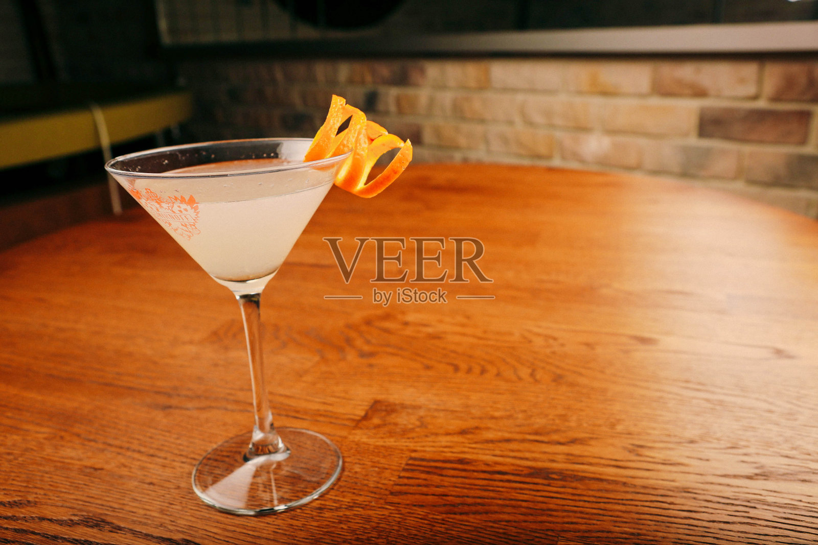 五彩缤纷的鸡尾酒，异国情调的酒精鸡尾酒照片摄影图片