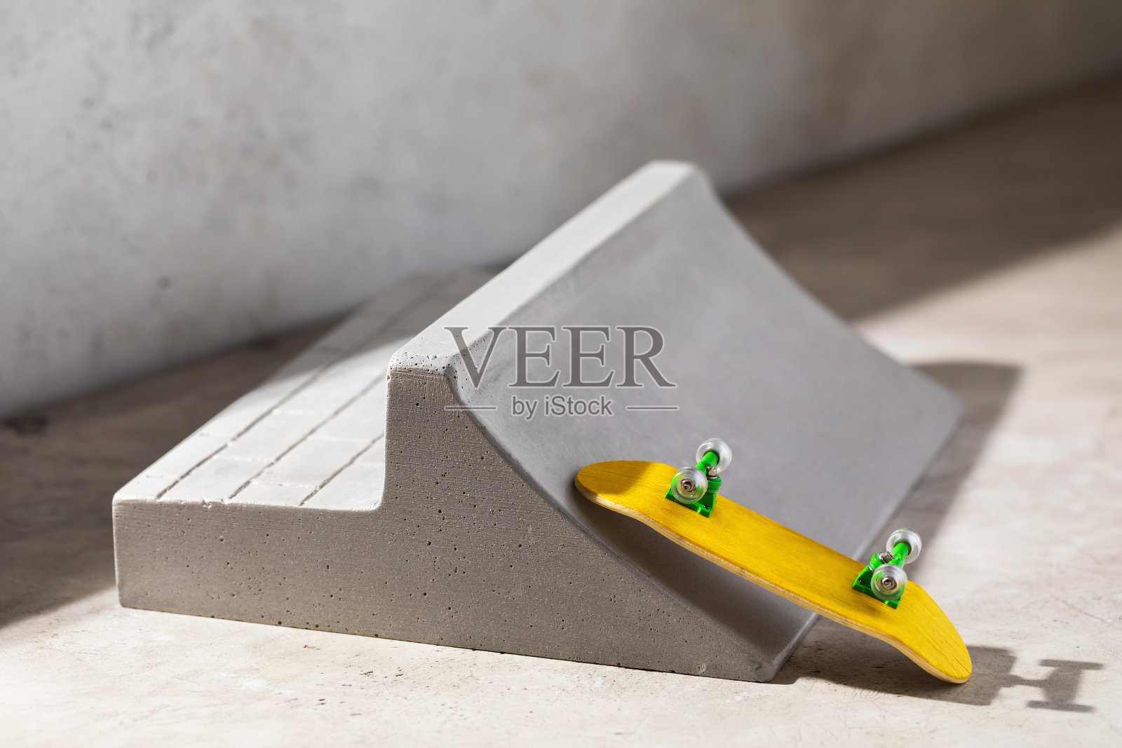 指板和石膏斜坡上的抽象背景照片摄影图片