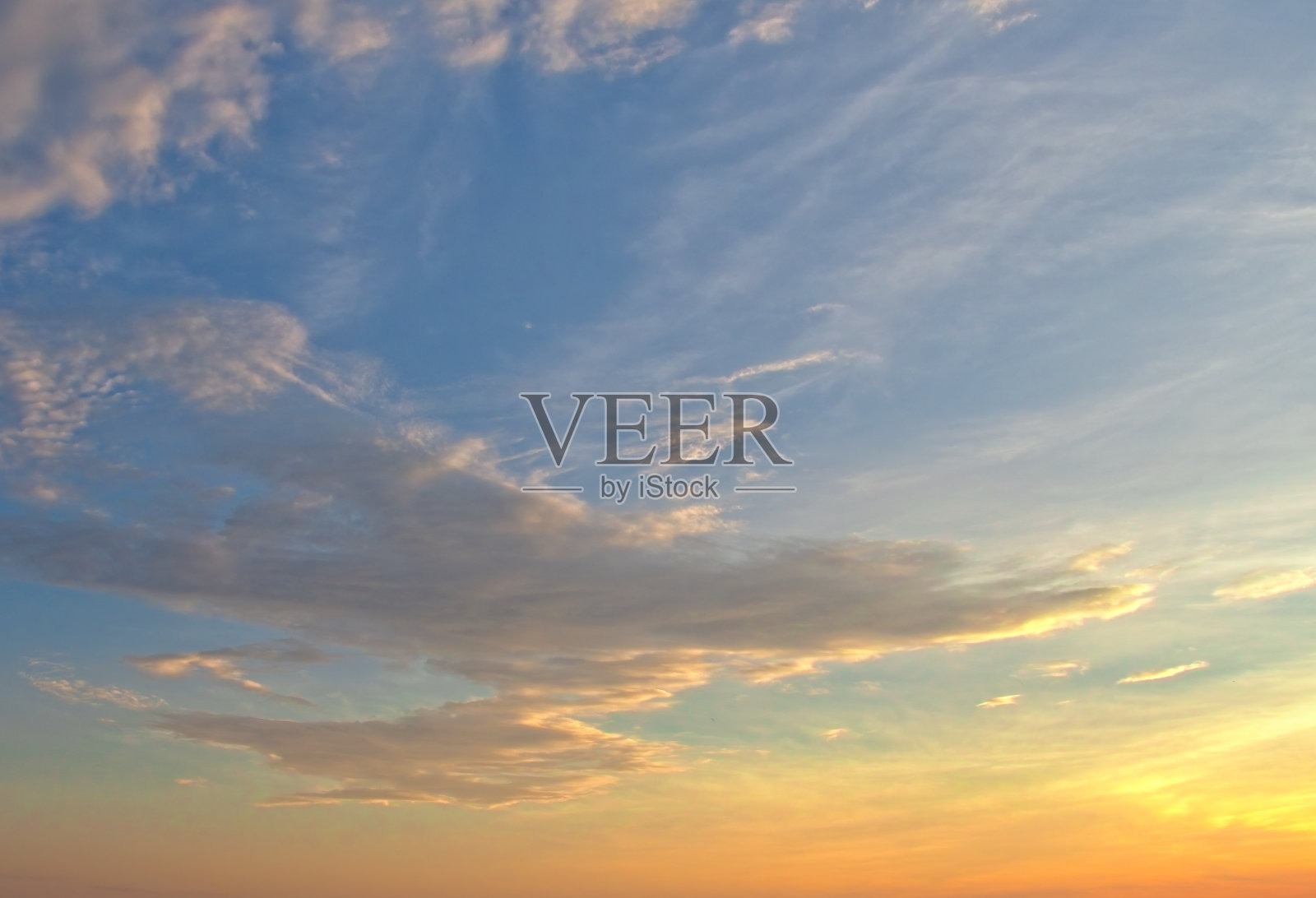 魁北克圣洛朗岛，日落时的彩云照片摄影图片