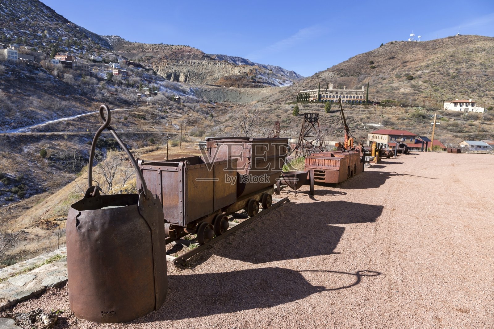 老式生锈的采矿车设备照片摄影图片