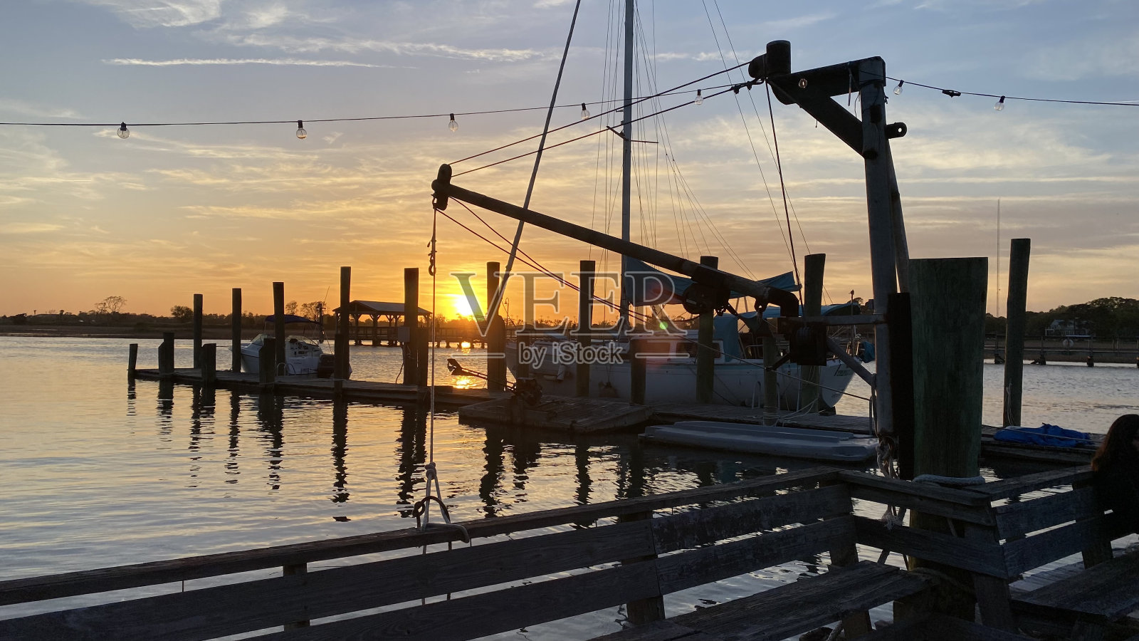 闪溪的日落照片摄影图片