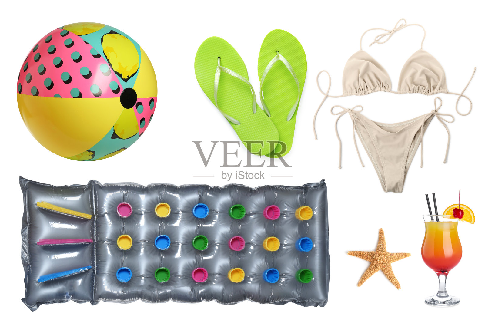 在白色背景上设置彩色沙滩球和其他配件照片摄影图片