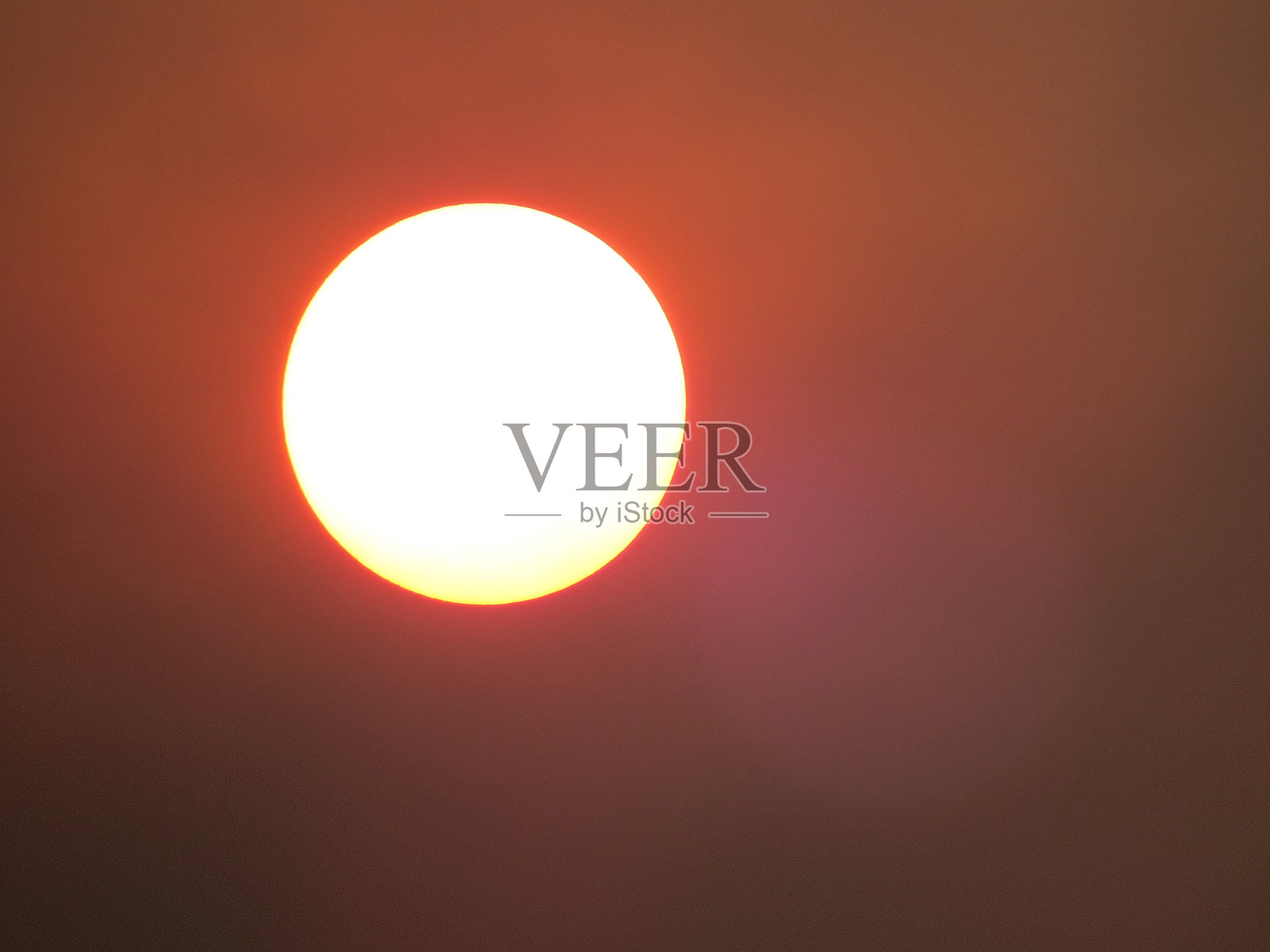 炎热的太阳造成全球变暖，热浪和气候变化照片摄影图片