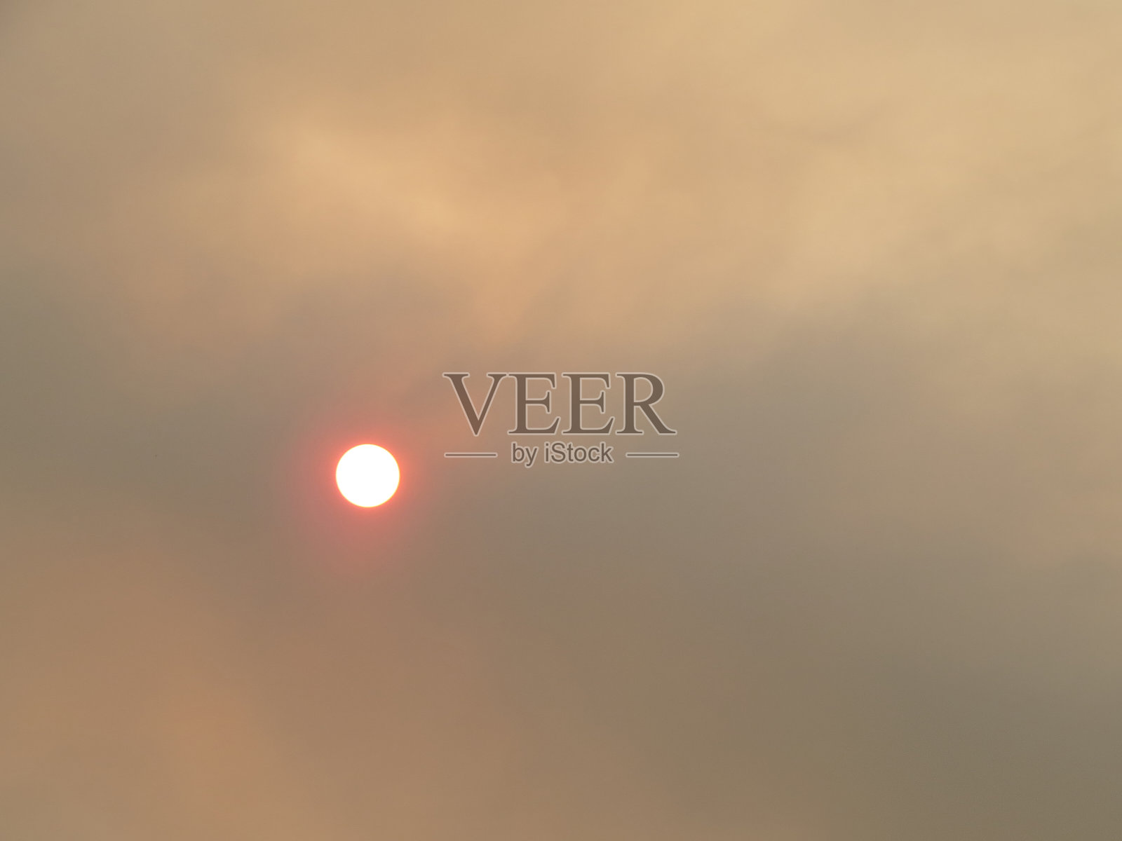 炎热的太阳造成全球变暖，热浪和气候变化照片摄影图片