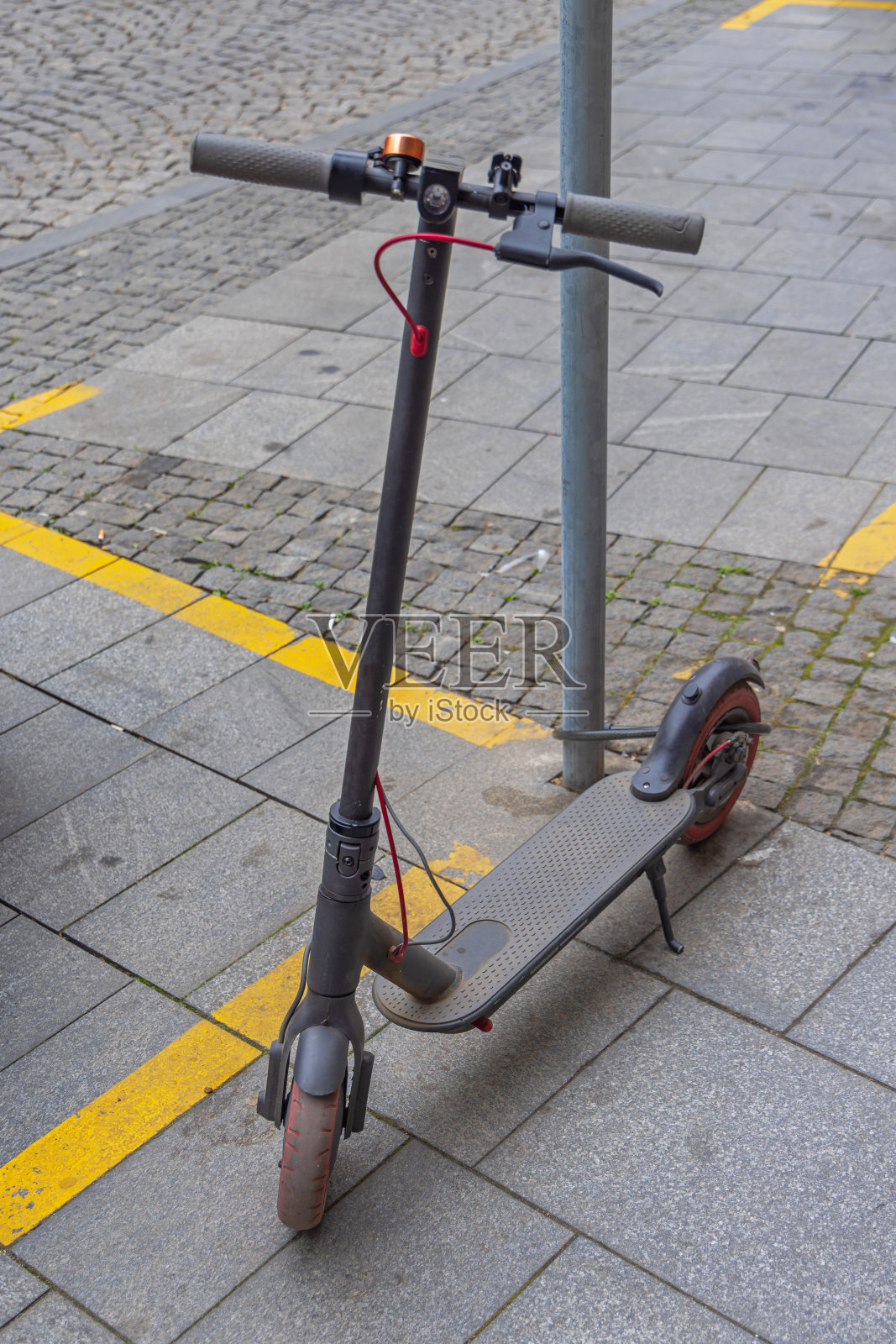 电动自行车停放照片摄影图片