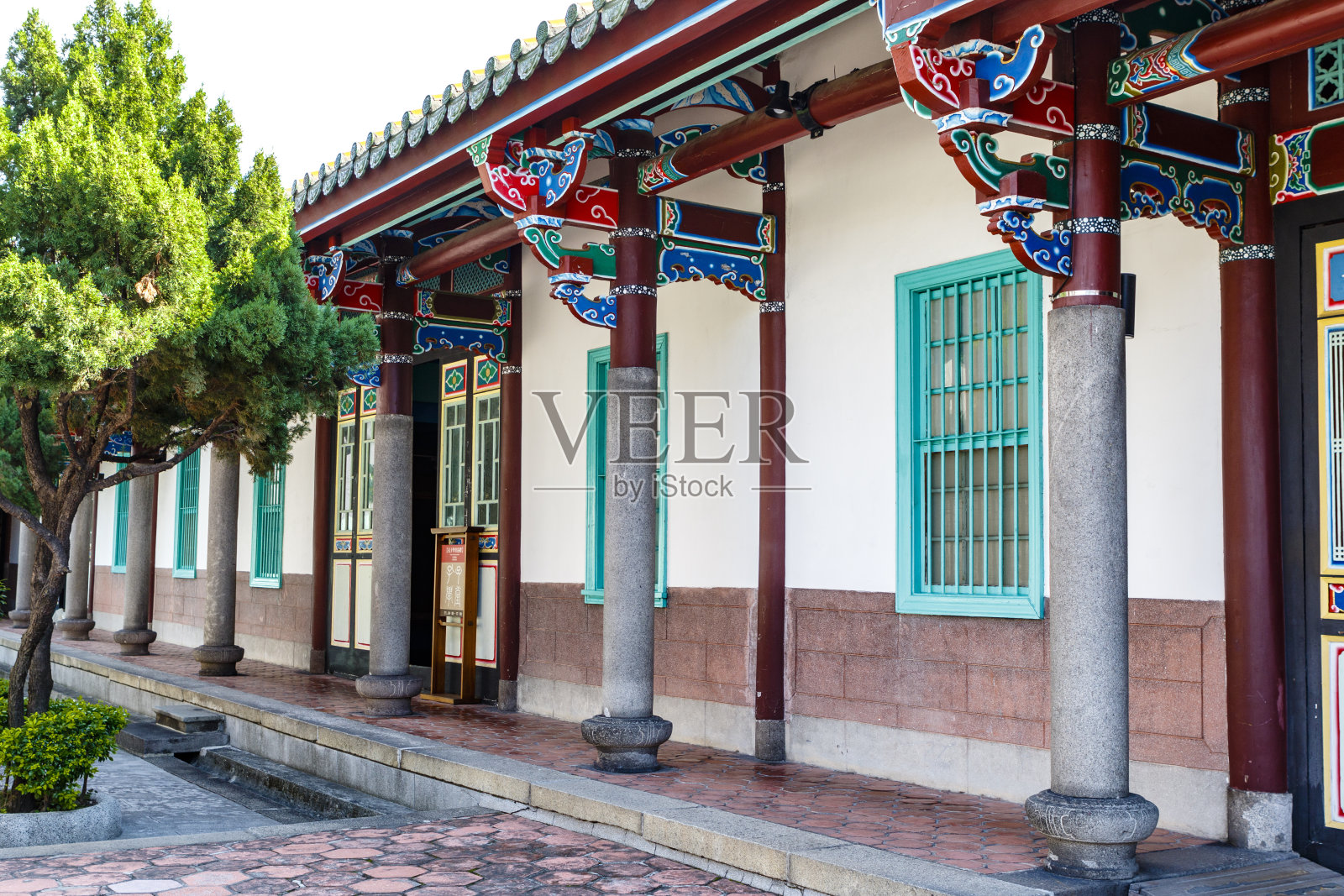 亚洲台湾台北，孔庙周围色彩斑斓的建筑外观照片摄影图片