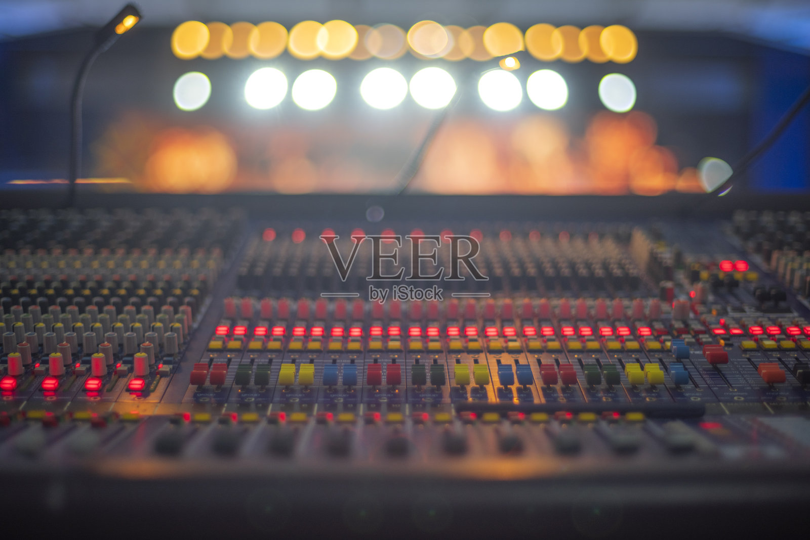 隔音板。在线流媒体照片摄影图片