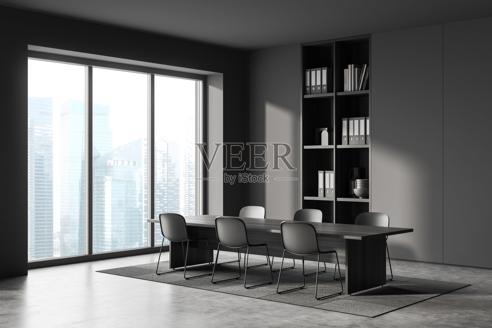 带会议板的黑暗办公室室内的角落视图照片摄影图片