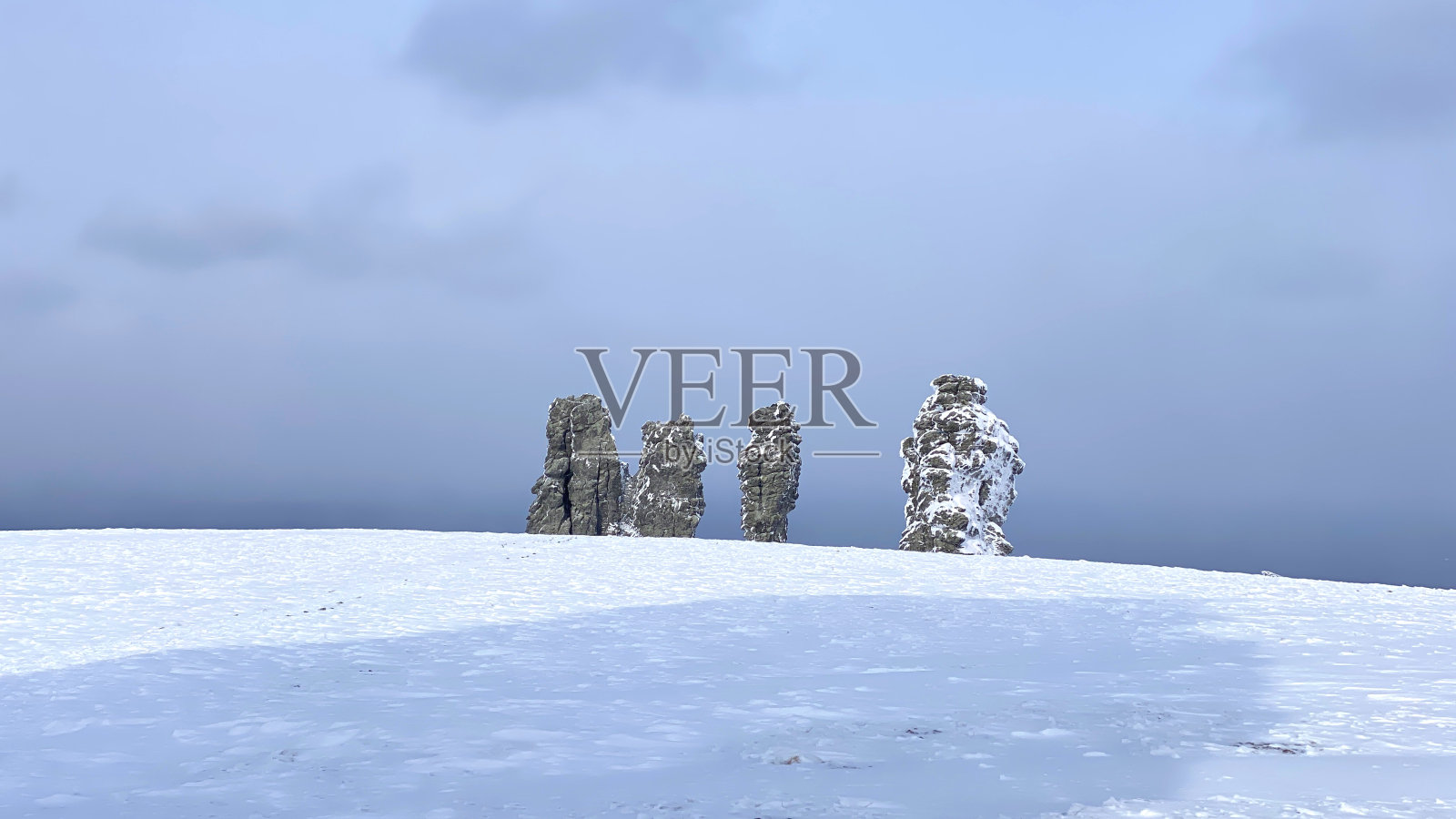 风化柱，科米共和国，俄罗斯。神奇的Manpupuner高原。在俄罗斯七大奇迹中垫底风化柱，科米共和国，俄罗斯。神奇的Manpupuner高原。在俄罗斯七大奇迹中垫底照片摄影图片