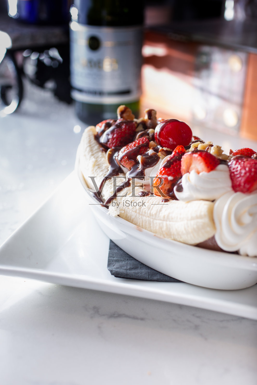 香蕉半剖条照片摄影图片