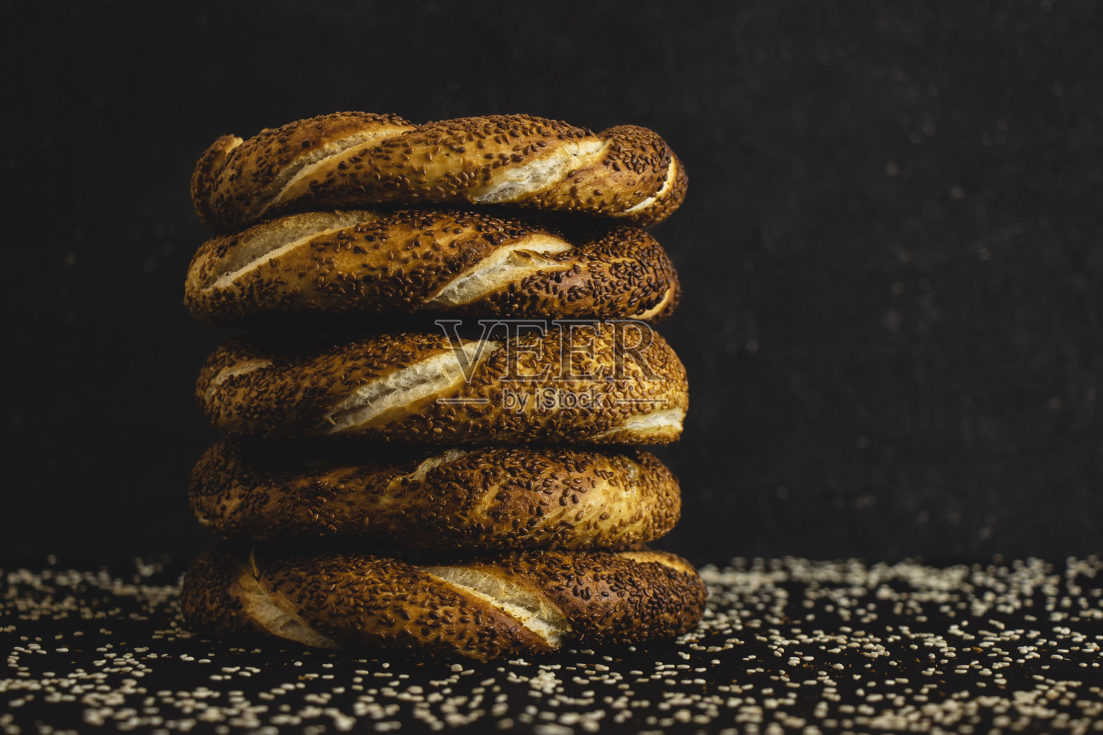 土耳其早餐配土耳其百吉饼(土耳其名字;百吉饼或谷类食品)照片摄影图片