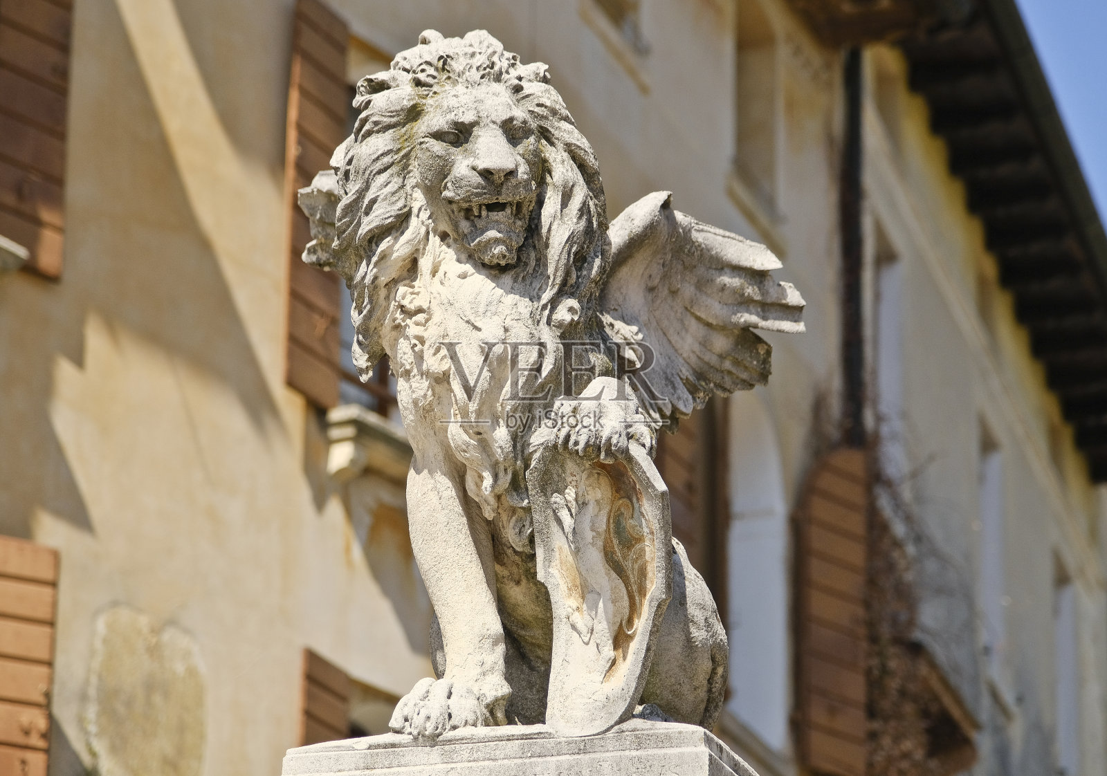 位于特雷维索省阿索洛小镇的马乔雷广场的著名喷泉。照片摄影图片