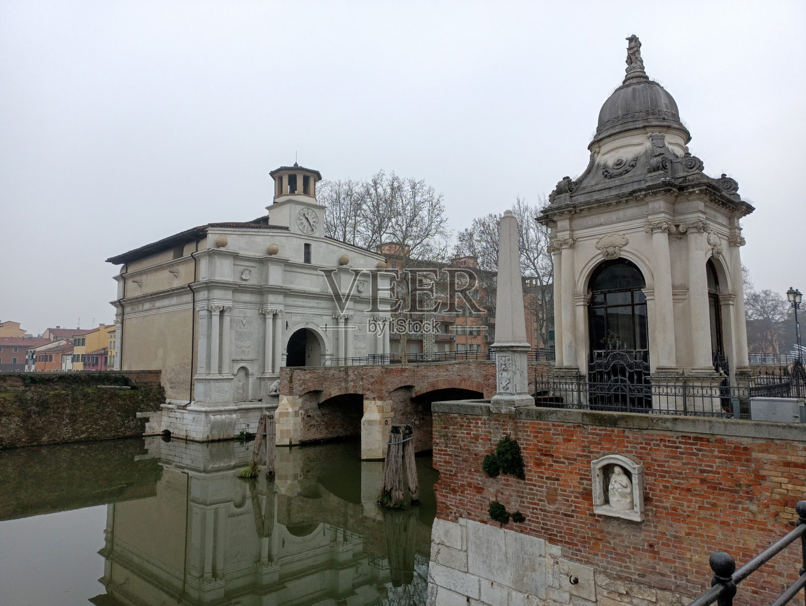 Porta portello与附近的广场和楼梯在帕多瓦威尼托意大利照片摄影图片