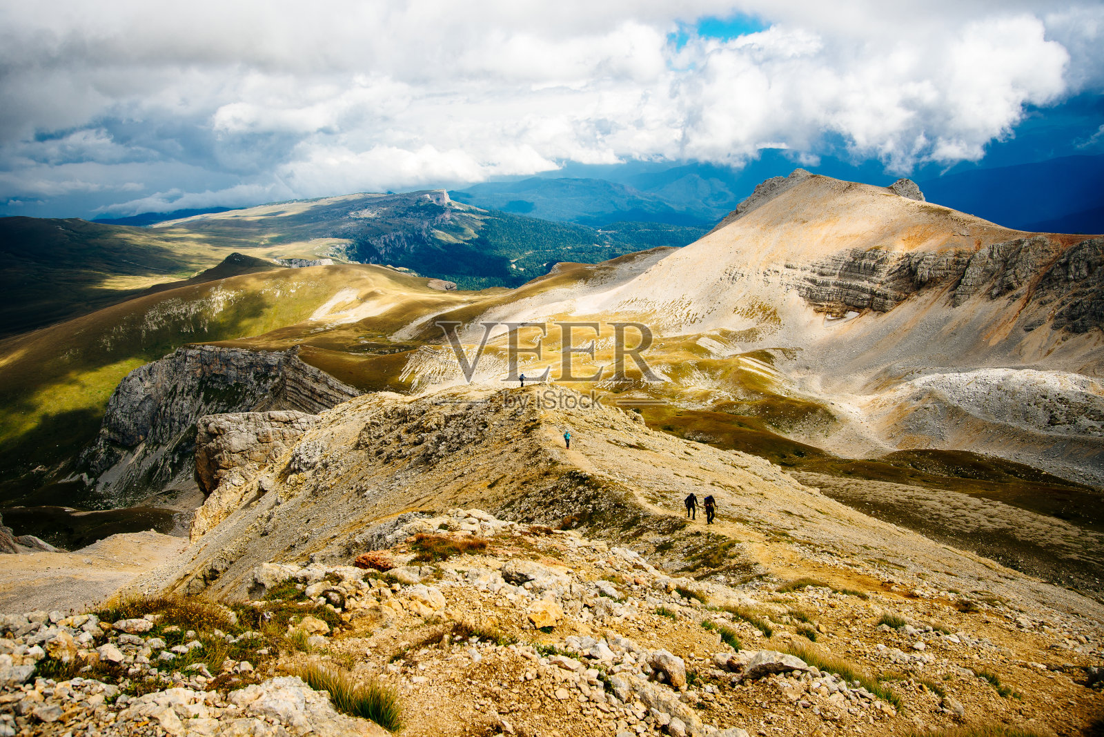 俄罗斯阿迪格亚共和国的山脉。高加索山脉。山湖。Lagonaki。照片摄影图片