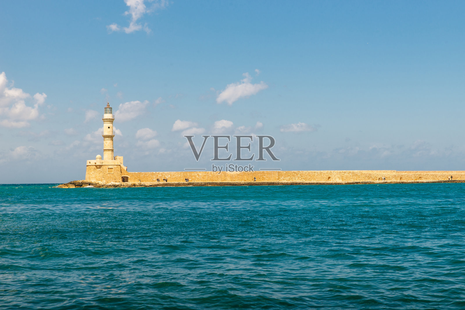 2019年9月，希腊克里特岛查尼亚旧港的威尼斯港和灯塔照片摄影图片