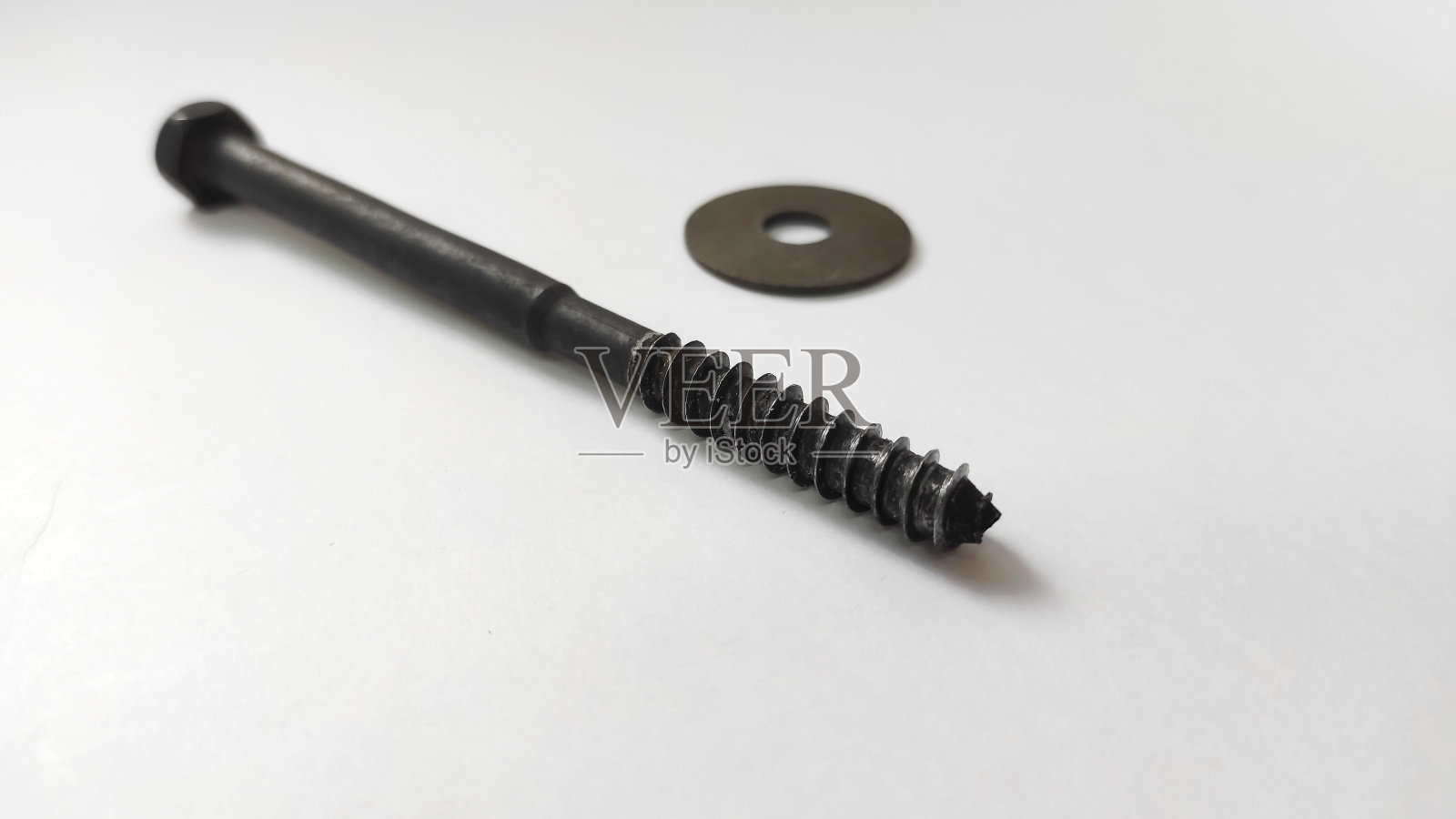 白色背景上的一对大螺栓螺母照片摄影图片