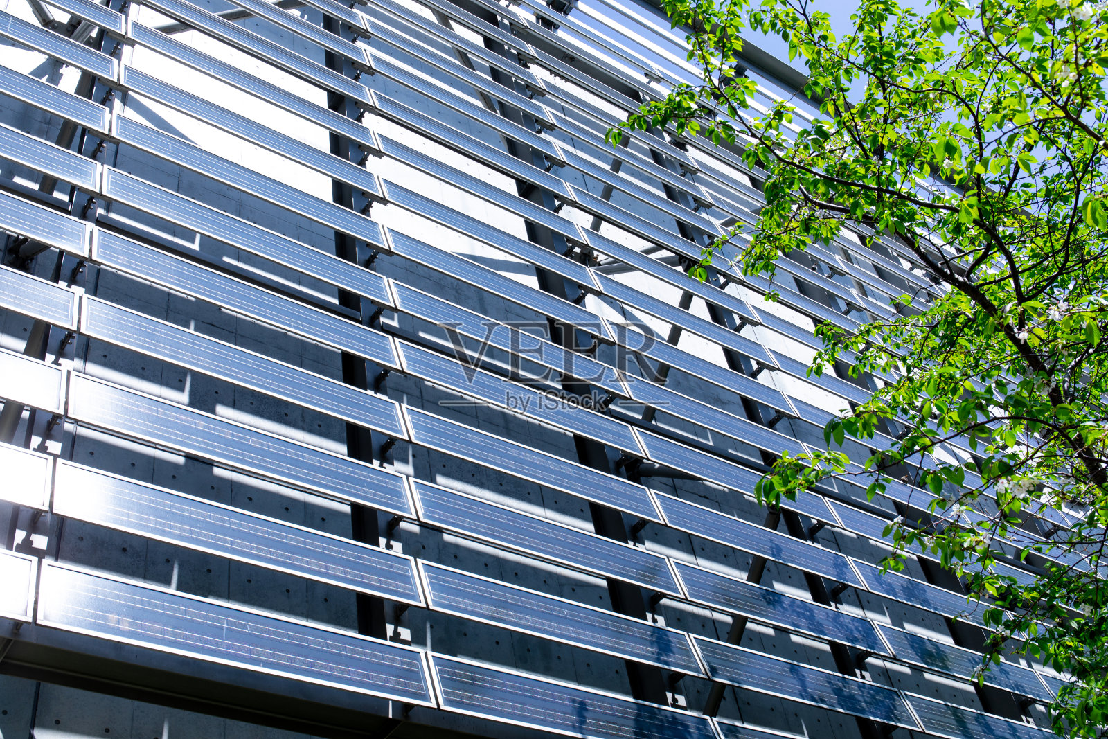 太阳能板墙的建筑照片摄影图片