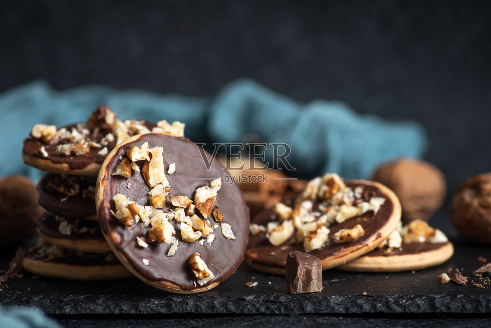 自制核桃巧克力饼干照片摄影图片