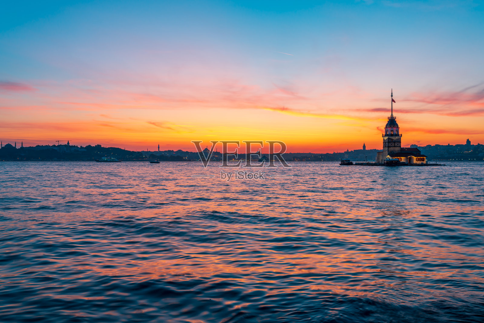 日落时分的少女塔——土耳其伊斯坦布尔照片摄影图片