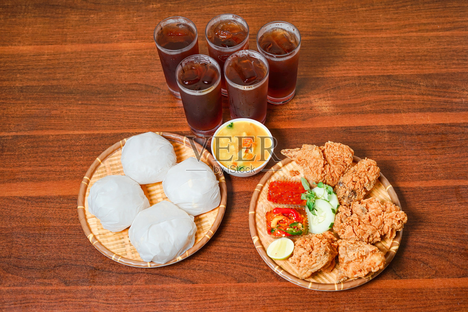 当红炸子鸡照片摄影图片