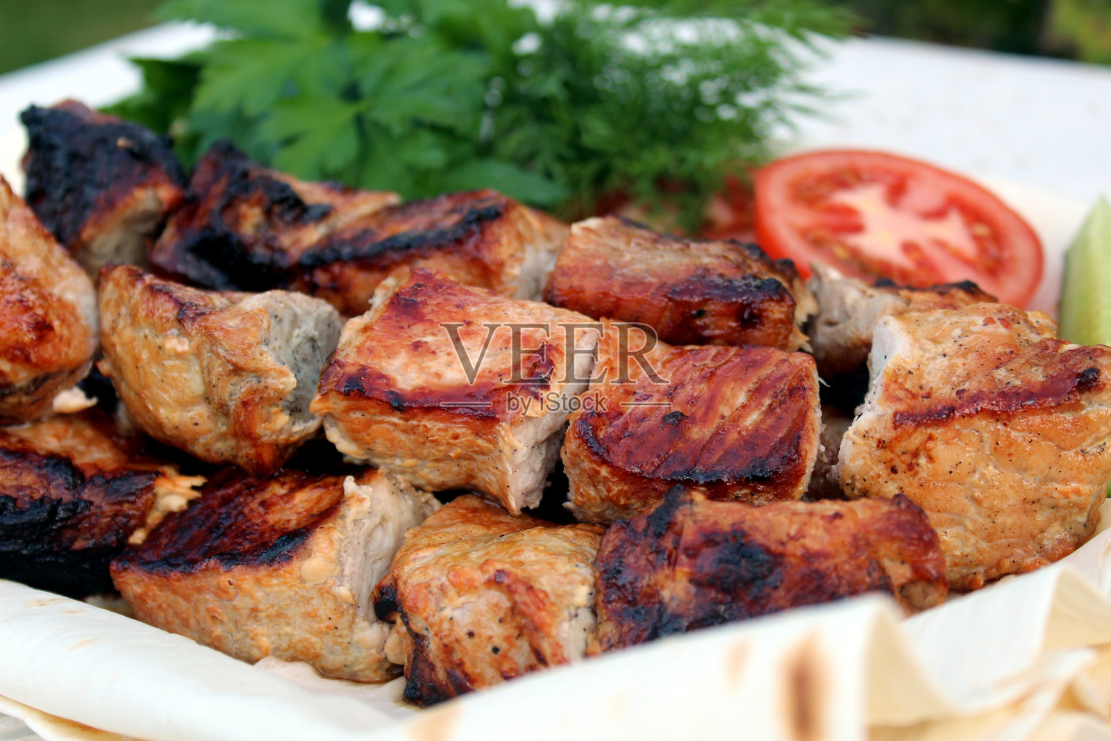 烤肉和蔬菜照片摄影图片