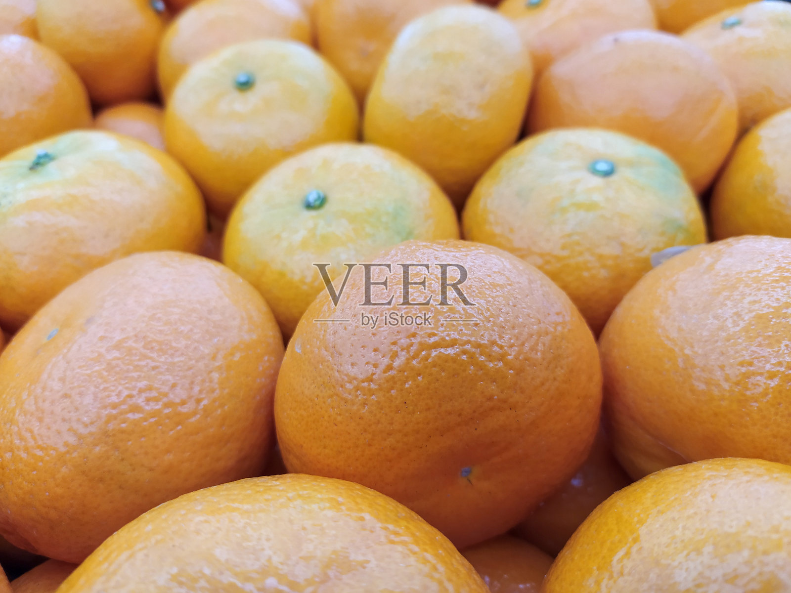 市场上出售的新鲜橙子照片摄影图片