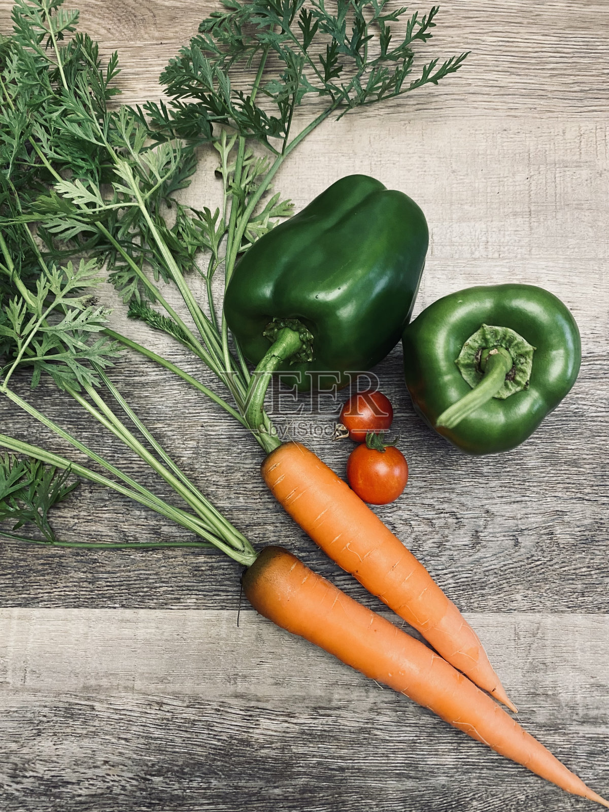 西红柿，胡萝卜，青椒照片摄影图片