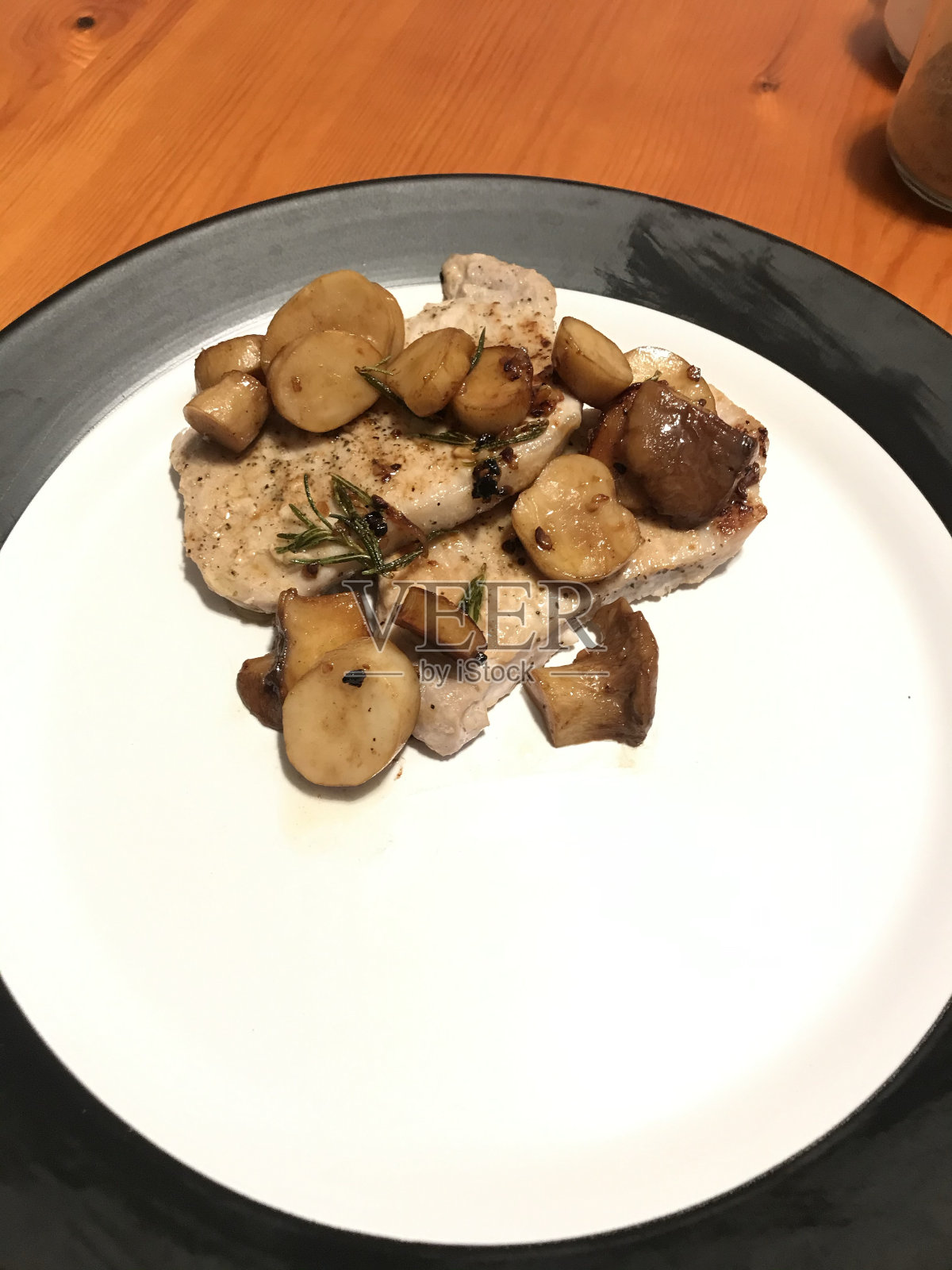 猪肉蘑菇大餐照片摄影图片