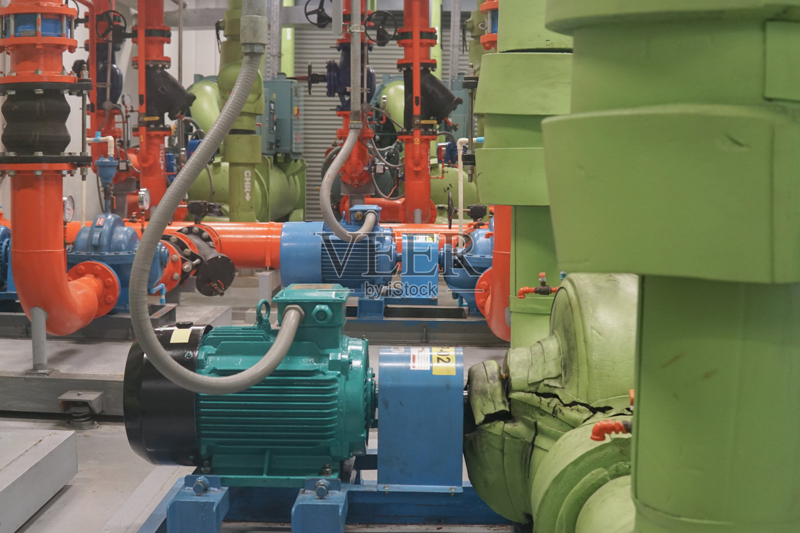 电机驱动水系统水泵。照片摄影图片