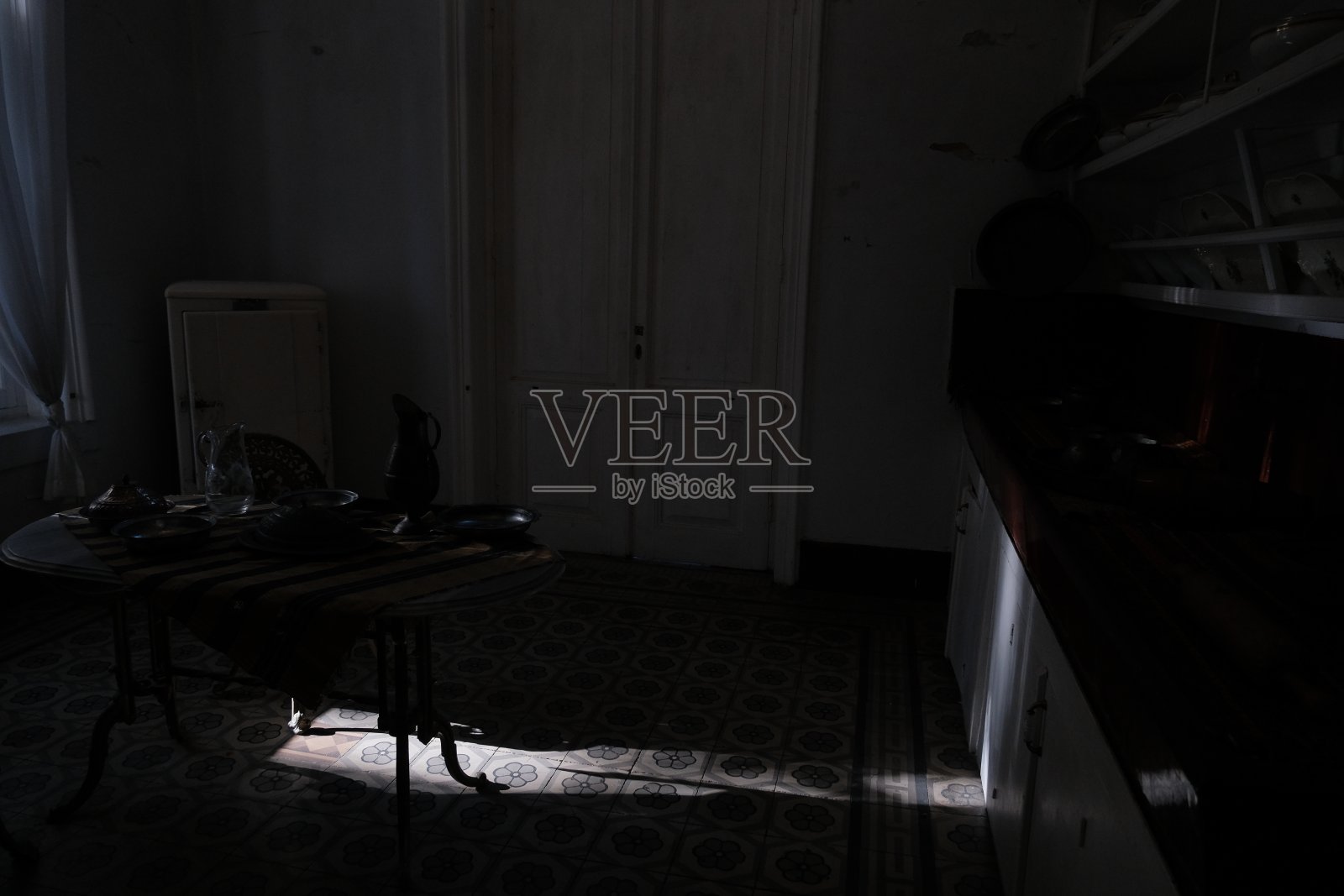 窗内的光影照片摄影图片